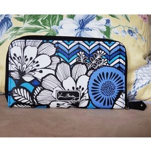 Vera Bradley blue bayou wallet